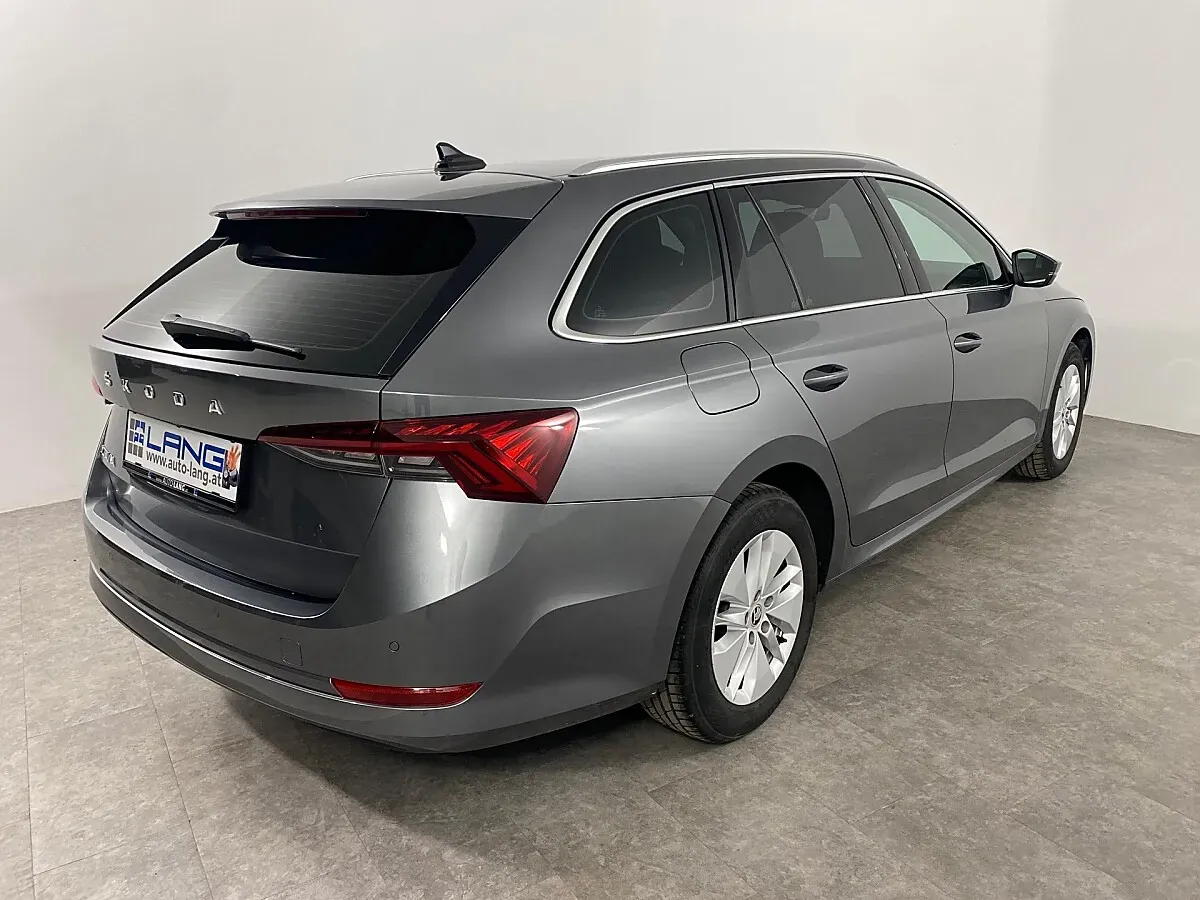 Skoda Octavia 2024 photo 3