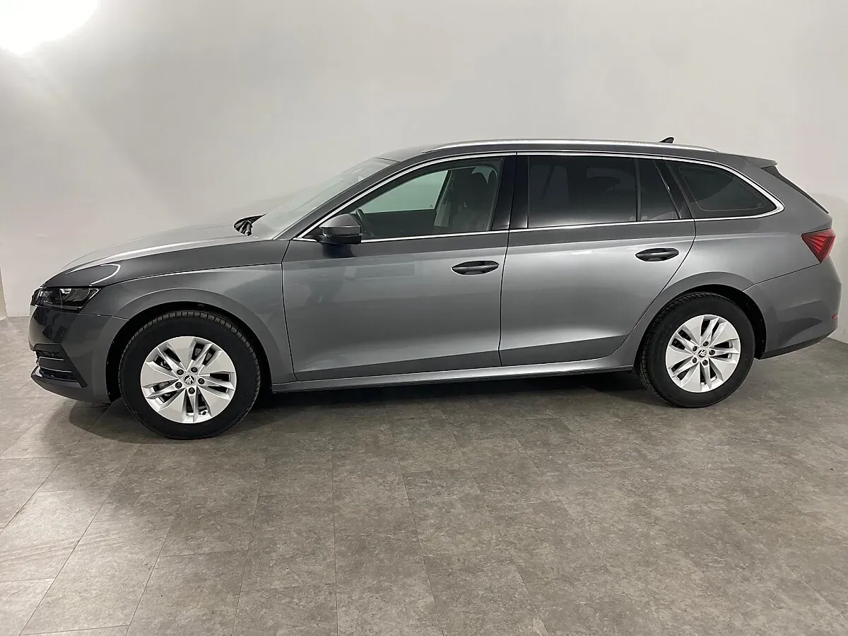 Skoda Octavia 2024 photo 2