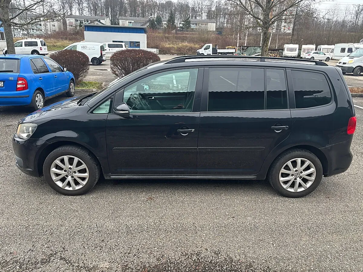 Volkswagen Touran 2010 photo 3