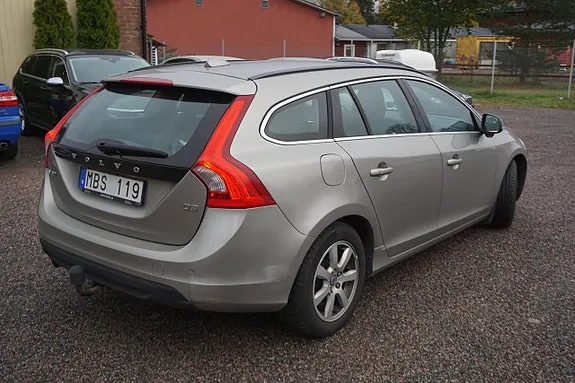Volvo V60 2012 photo 2
