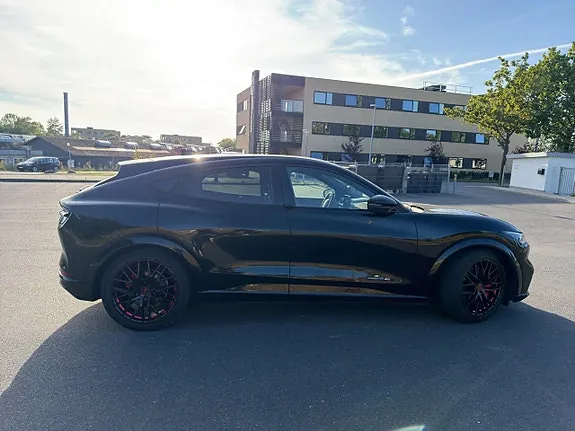 Ford Mustang Mach-E 2021 photo 3
