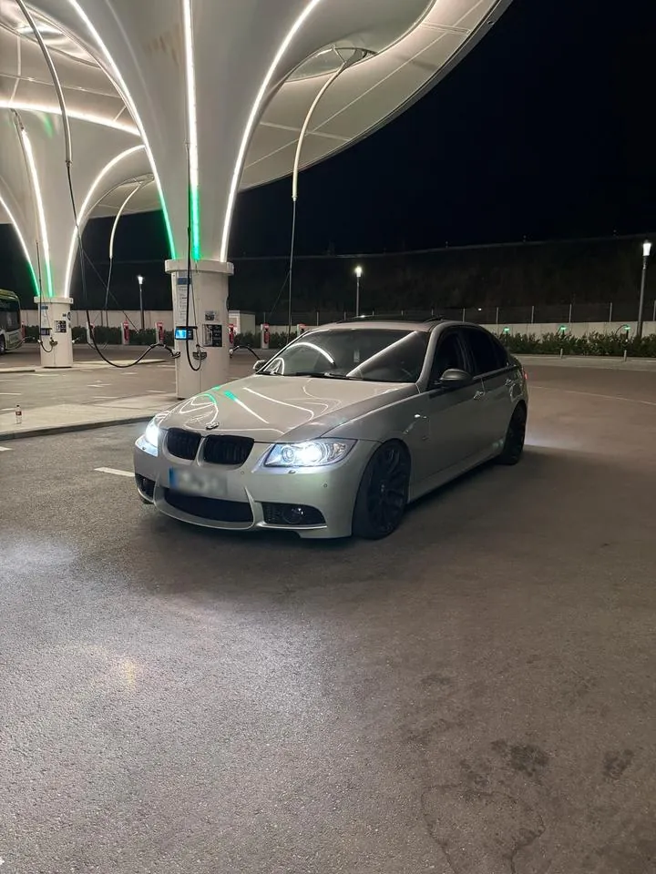 BMW 330I