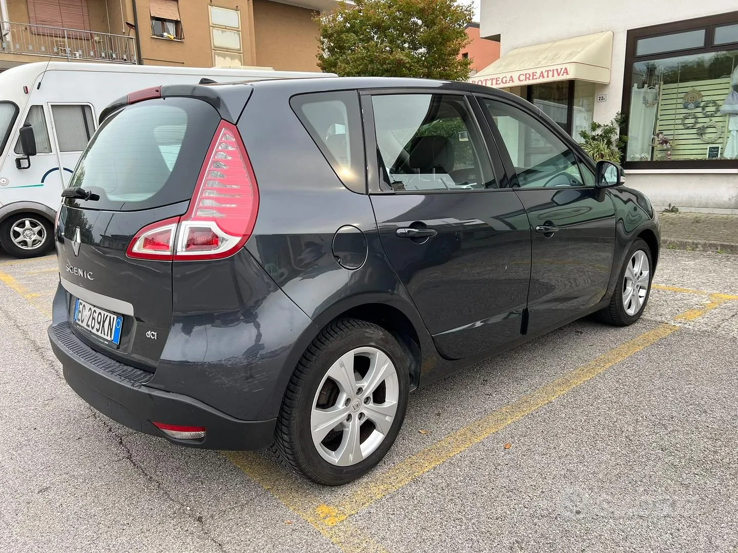 Renault Scenic 2010 photo 2