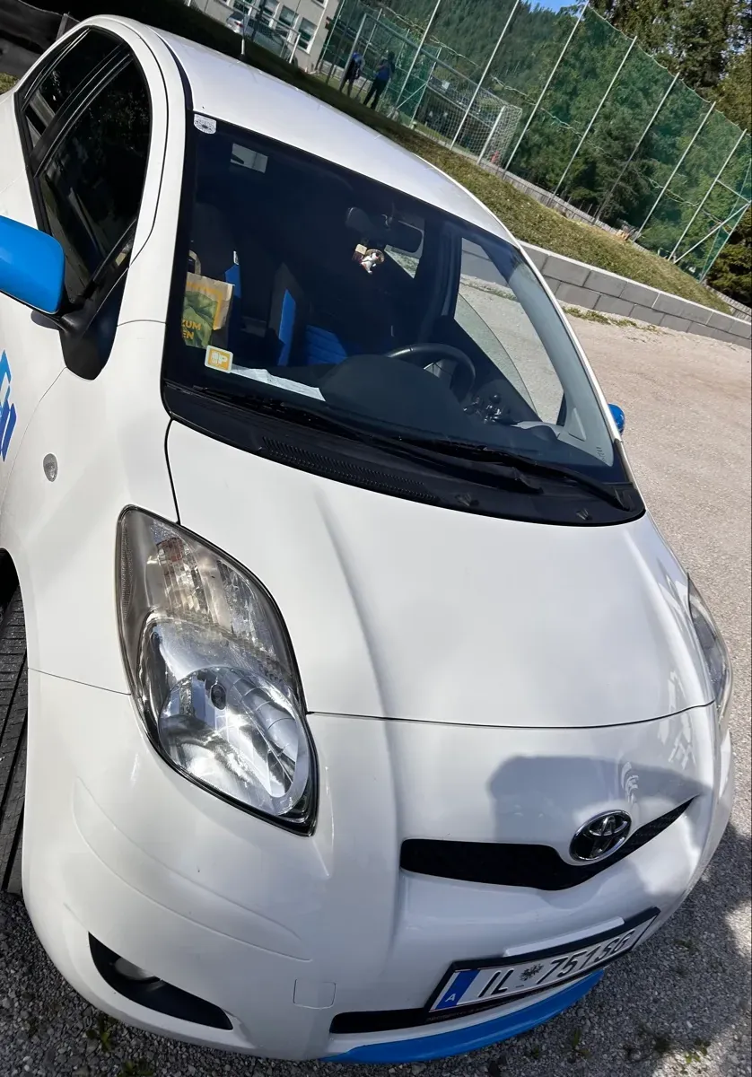 Toyota Yaris 2010 photo 2