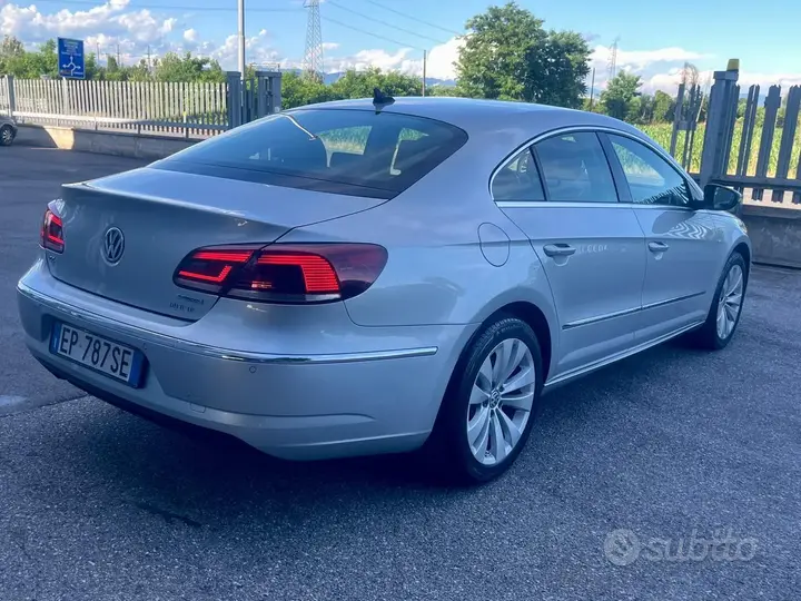 Volkswagen Passat 2012 photo 5
