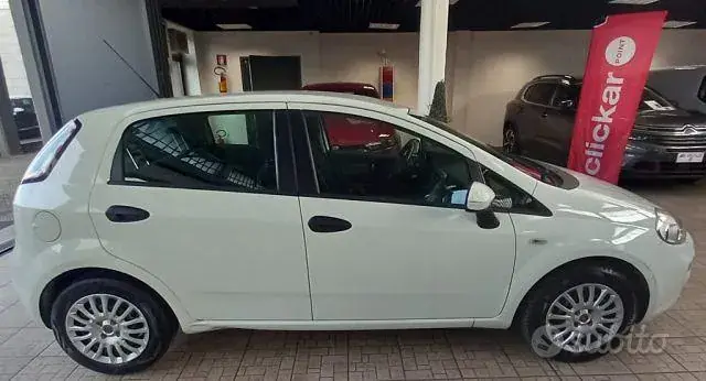 Fiat Punto 2013 photo 2
