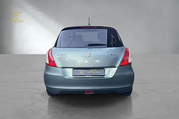 Suzuki Swift 2010 photo 5