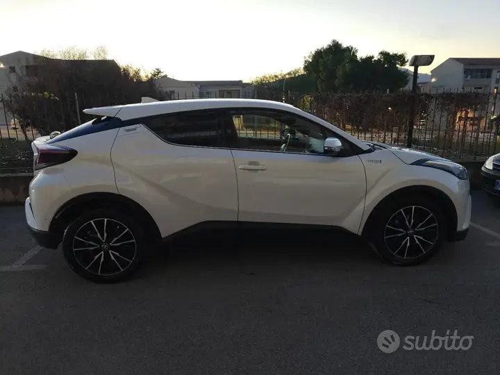 Toyota C-Hr 2020 photo 2