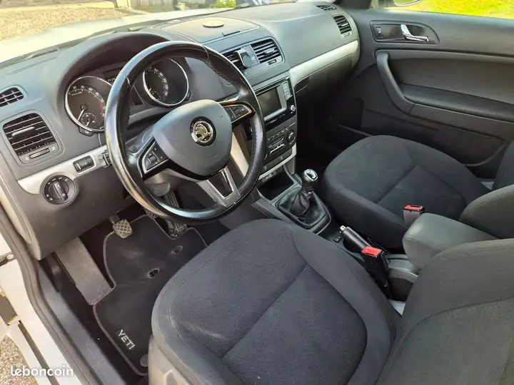 Skoda Yeti 2015 photo 3