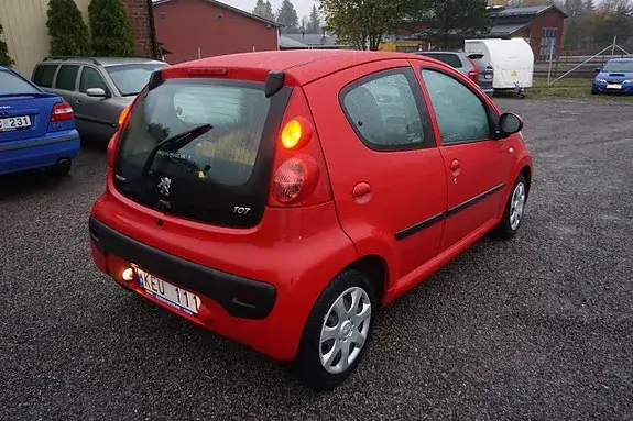 Peugeot 107 2010 photo 2