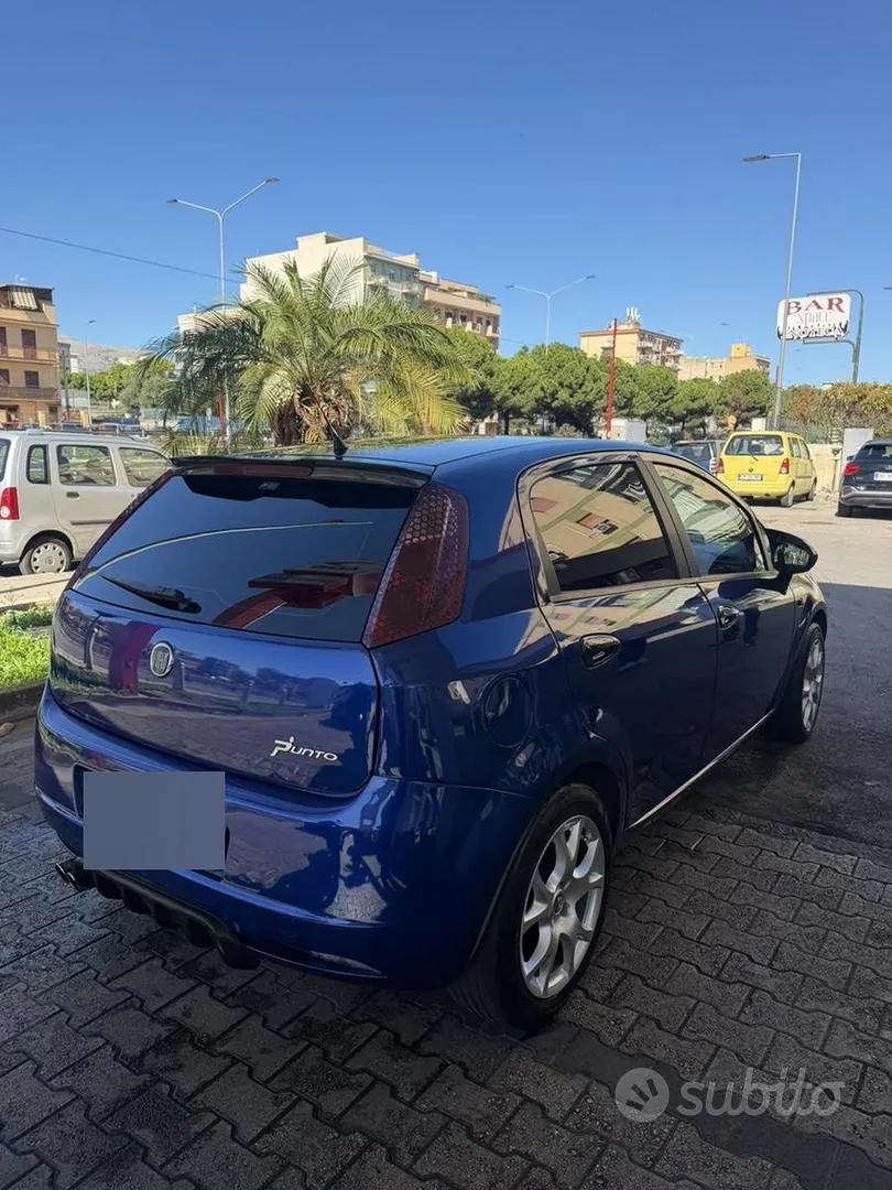 Fiat Grande Punto 2009 photo 2