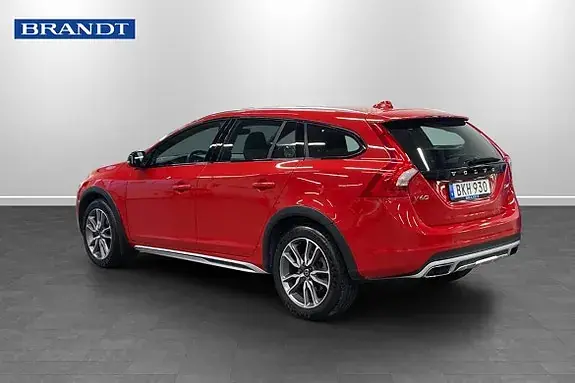 Volvo V60 Cross Country 2018 photo 2