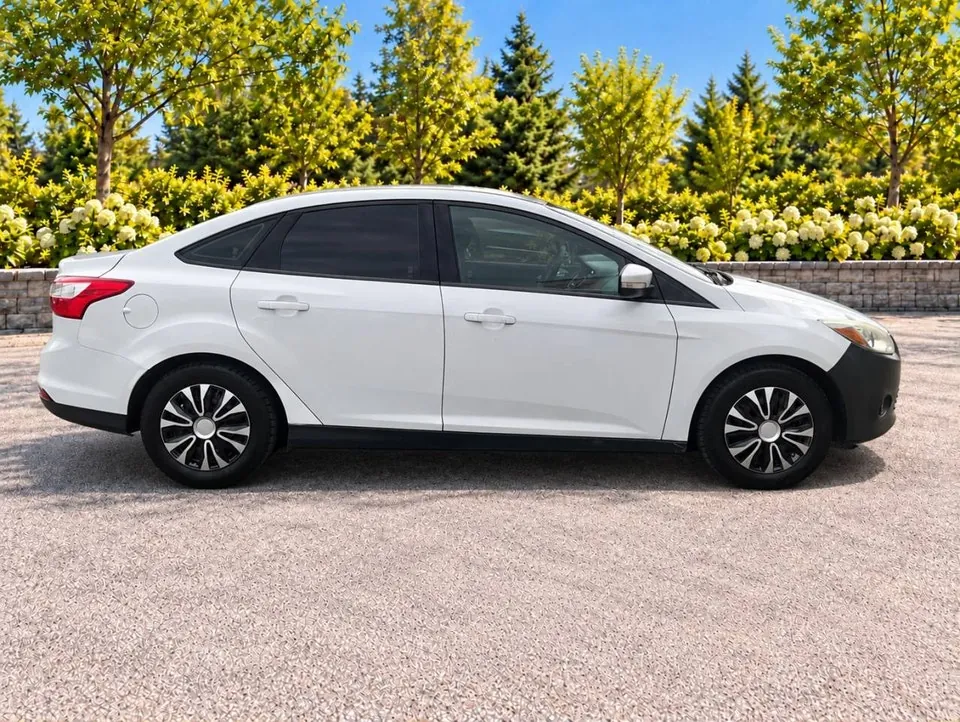 Ford Focus 2013 photo 2