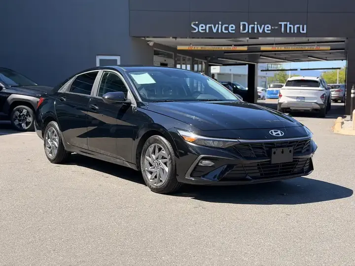 Hyundai Elantra 2024 photo 3