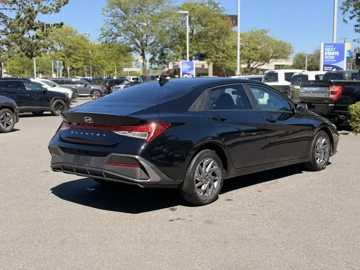 Hyundai Elantra 2024 photo 4