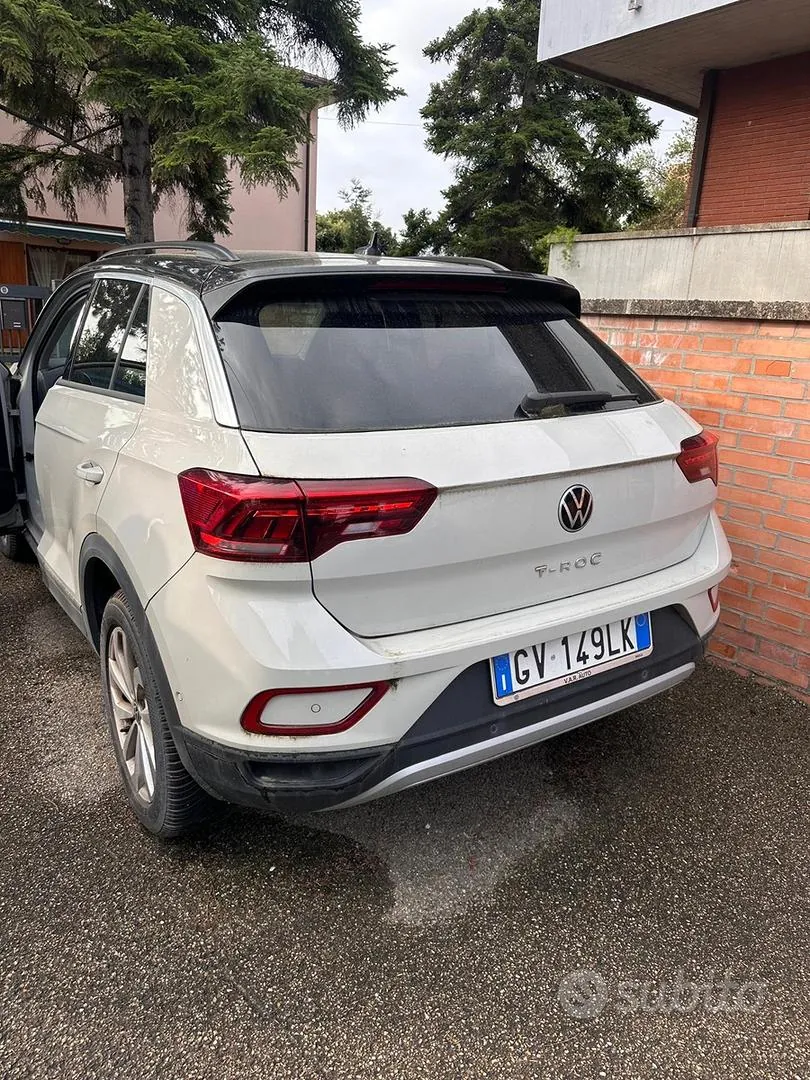 Volkswagen T-Roc 2024 photo 2