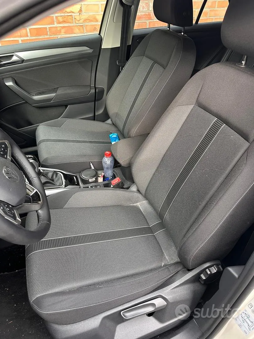 Volkswagen T-Roc 2024 photo 3