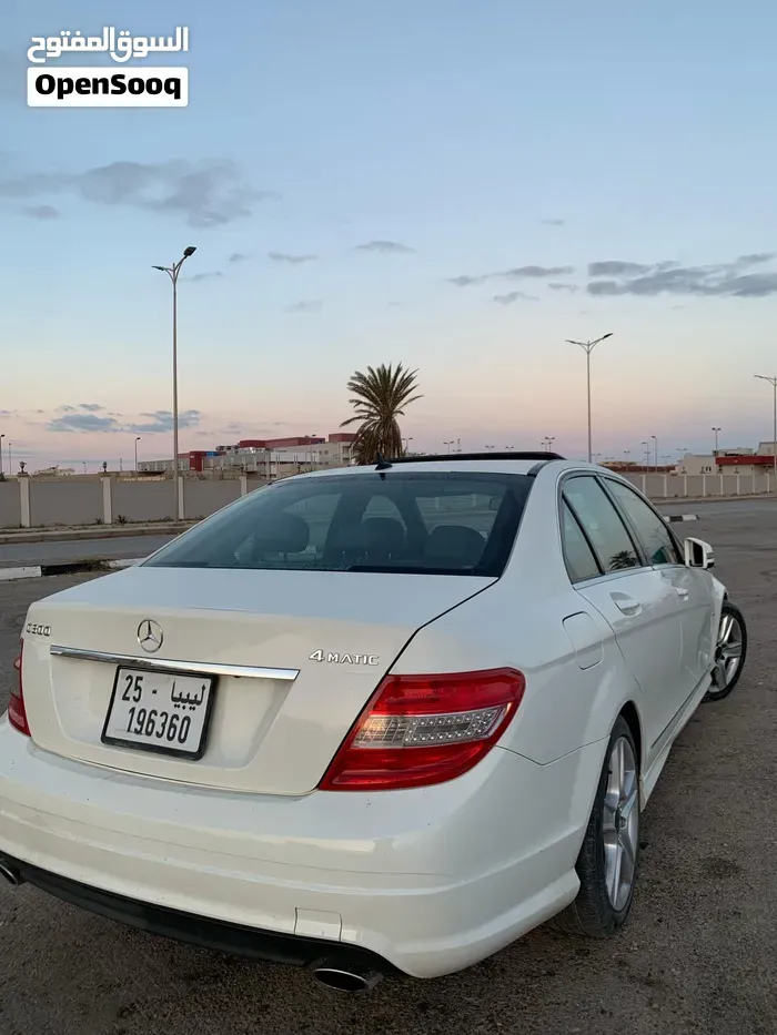Mercedes-Benz C-Class 2011 photo 3