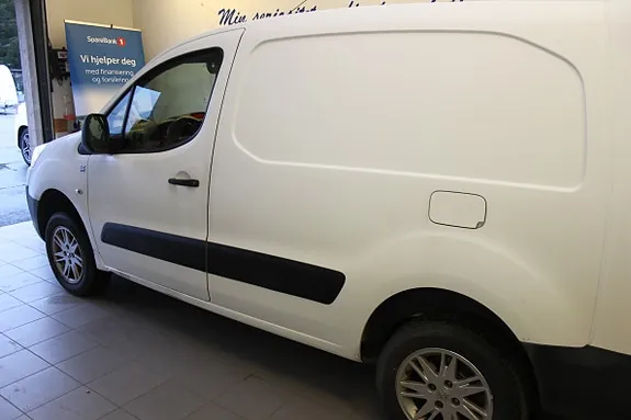 Peugeot Partner 2010 photo 2