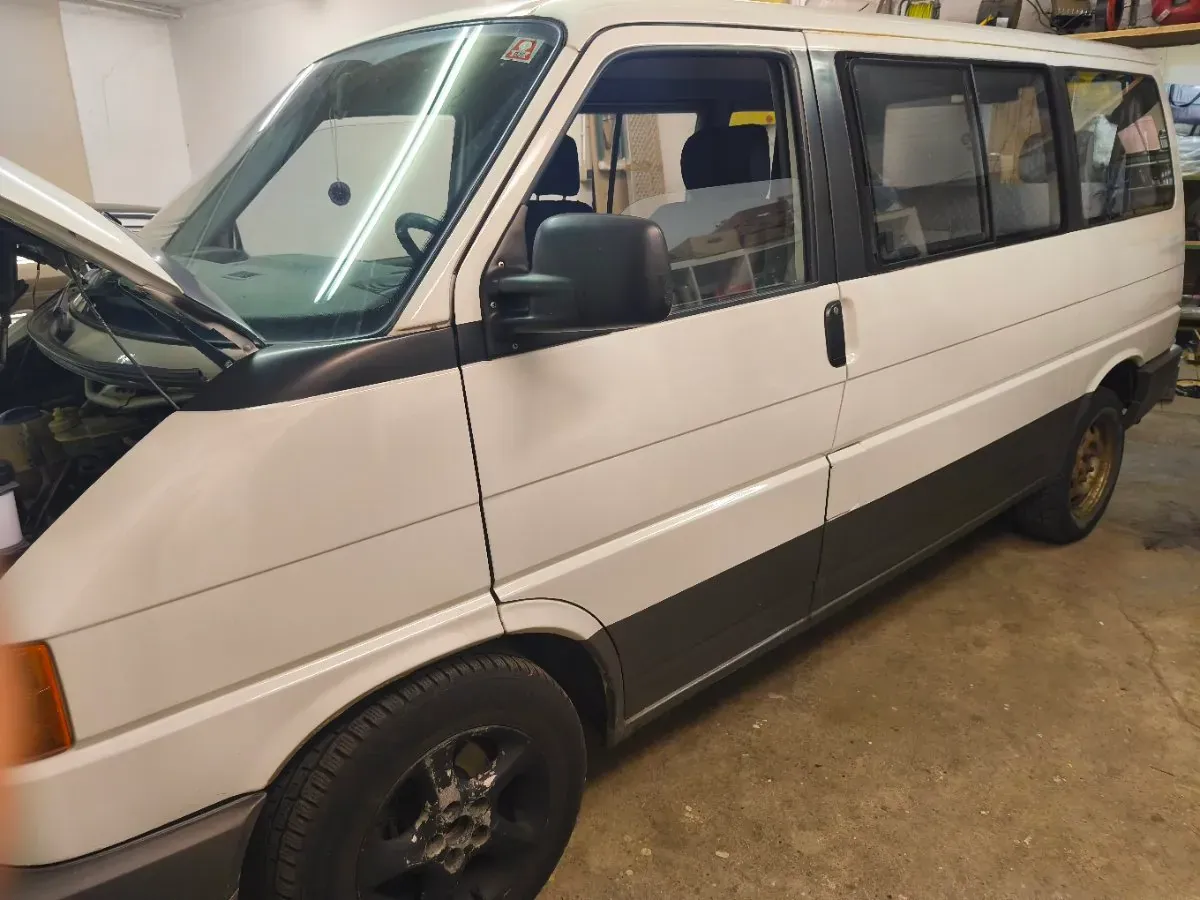 Volkswagen T4 1992 photo 2