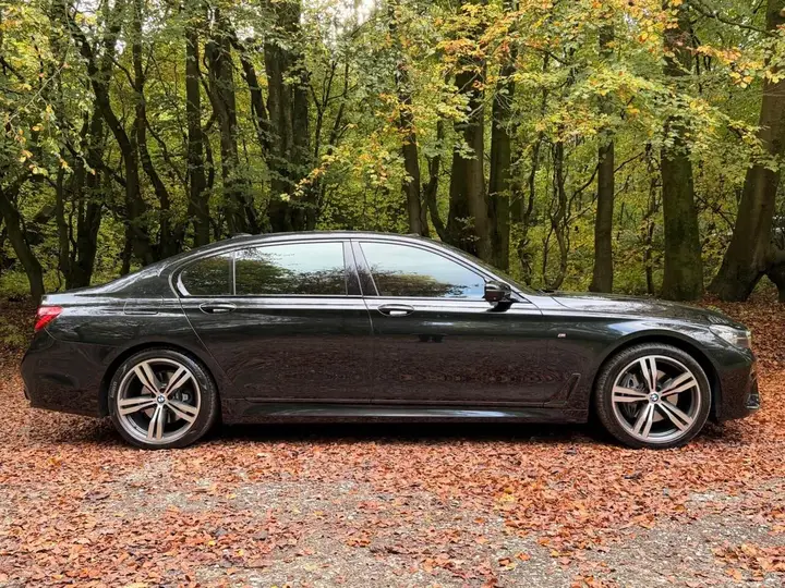 BMW 7 Series 2017 photo 2