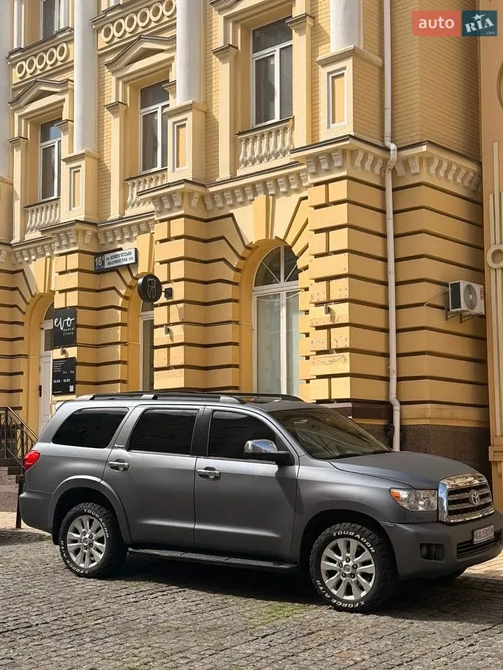 Toyota Sequoia