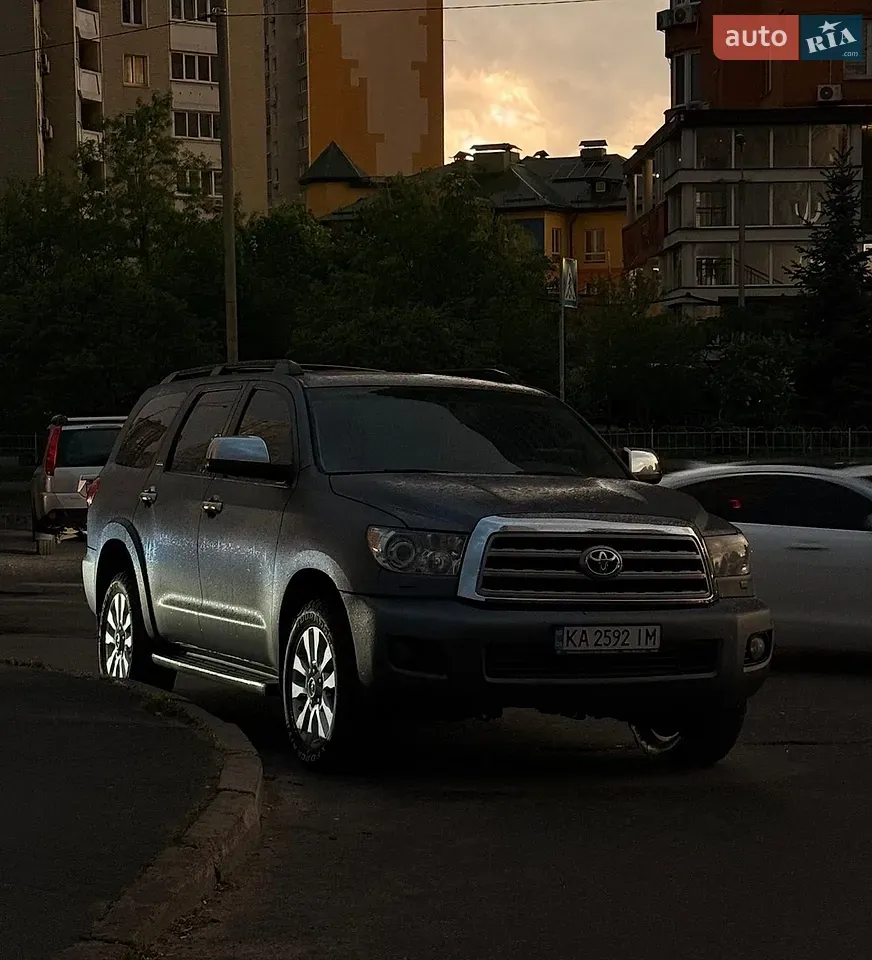 Toyota Sequoia 2010 photo 3