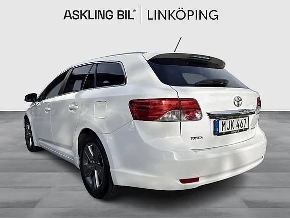 Toyota Avensis 2014 photo 2