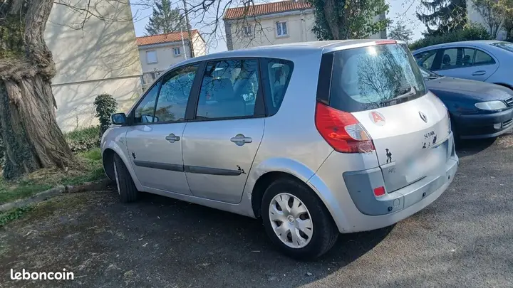 Renault Scenic 2007 photo 2