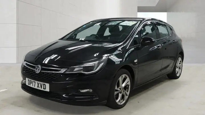 Vauxhall Astra 2017 photo 2