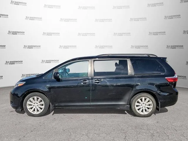 Toyota Sienna 2017 photo 3