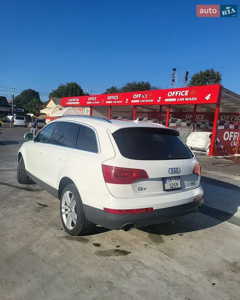 Audi Q7 2010 photo 5