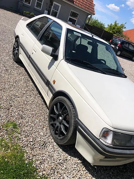 Peugeot 405