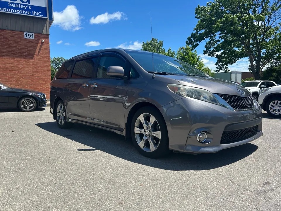Toyota Sienna 2014 photo 3