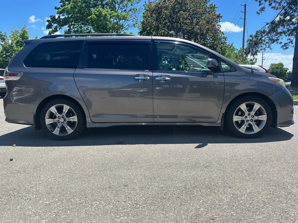 Toyota Sienna 2014 photo 4