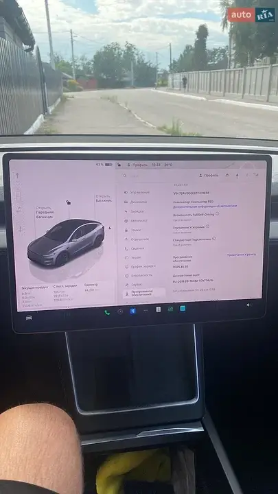 Tesla Model Y 2025 photo 3