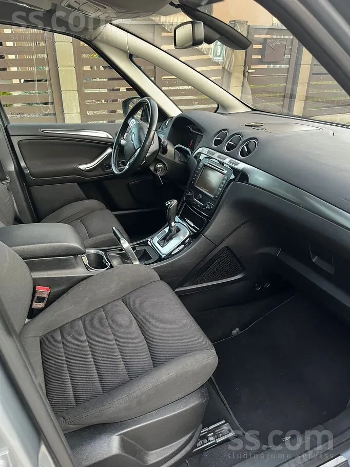 Ford S-Max 2013 photo 4