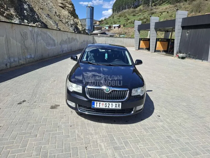 Skoda Superb 2009 photo 2