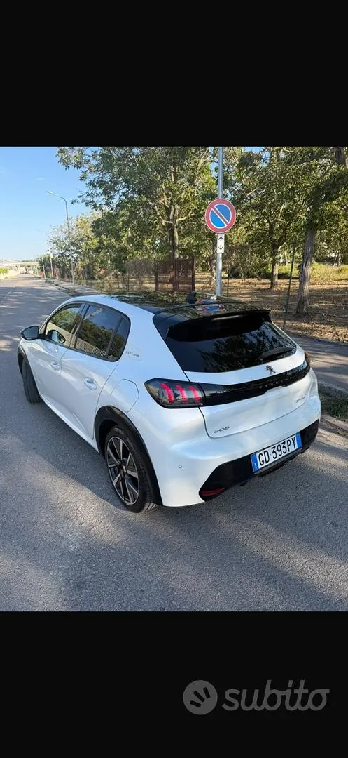 Peugeot 208 2021 photo 3