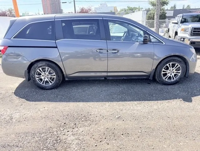 Honda Odyssey 2012 photo 3
