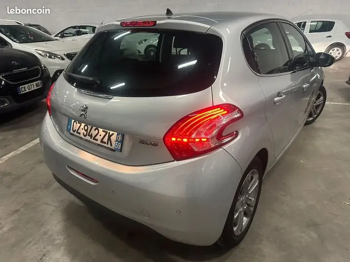 Peugeot 208 2013 photo 3