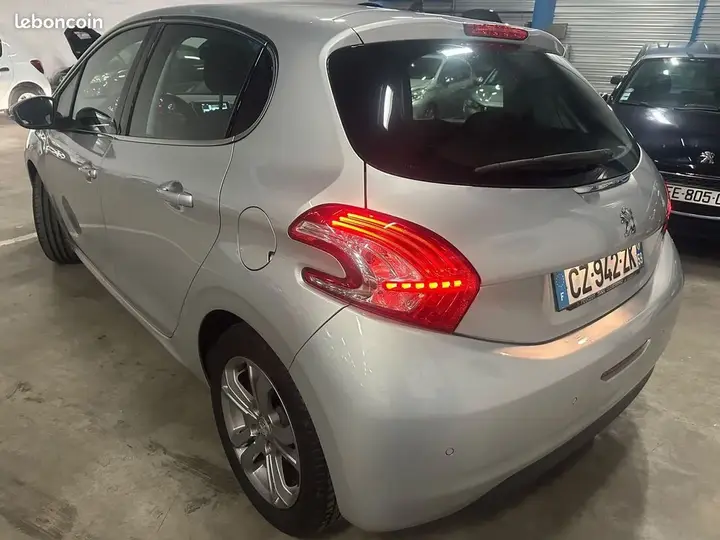 Peugeot 208 2013 photo 5