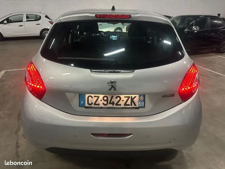Peugeot 208 2013 photo 4