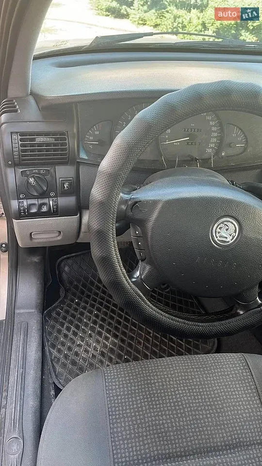 Opel Omega 2000 photo 3