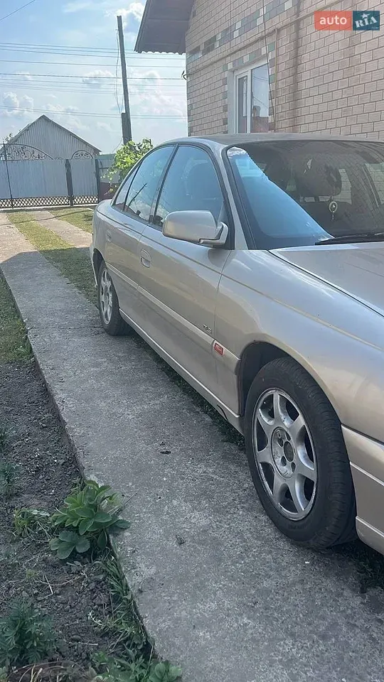 Opel Omega 2000 photo 2