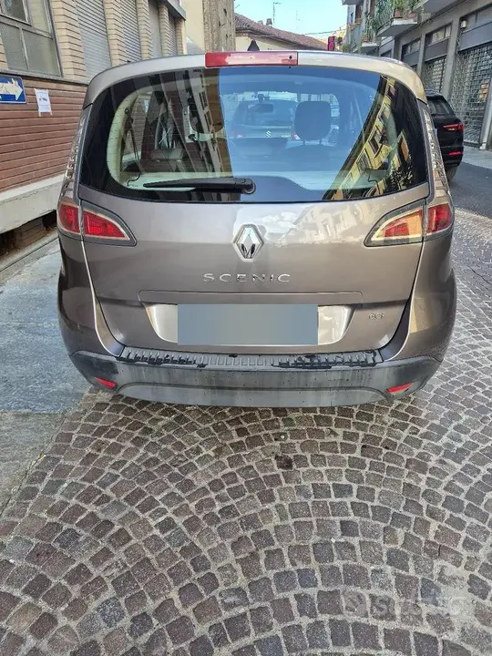 Renault Scenic 2012 photo 2