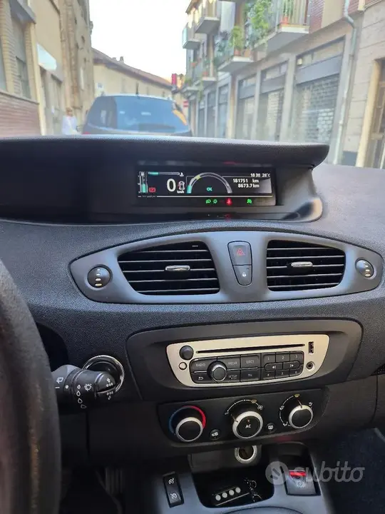 Renault Scenic 2012 photo 5