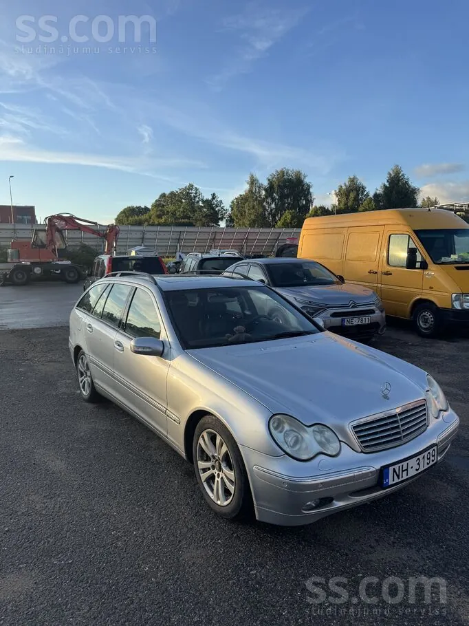 Mercedes-Benz C270 2004 photo 2