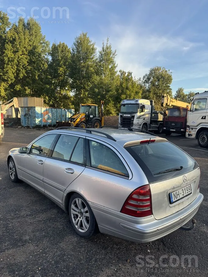 Mercedes-Benz C270 2004 photo 4