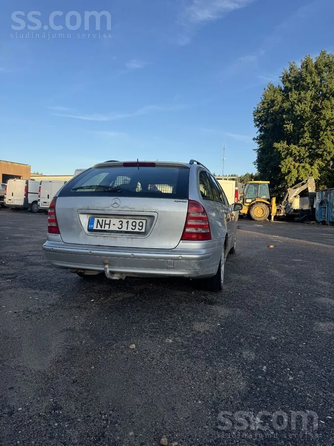 Mercedes-Benz C270 2004 photo 3
